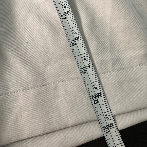 Men’s‎ Under Armour Performance Pleated Front Golf Shorts. Size 36R. Cream. - Picture 9 of 9